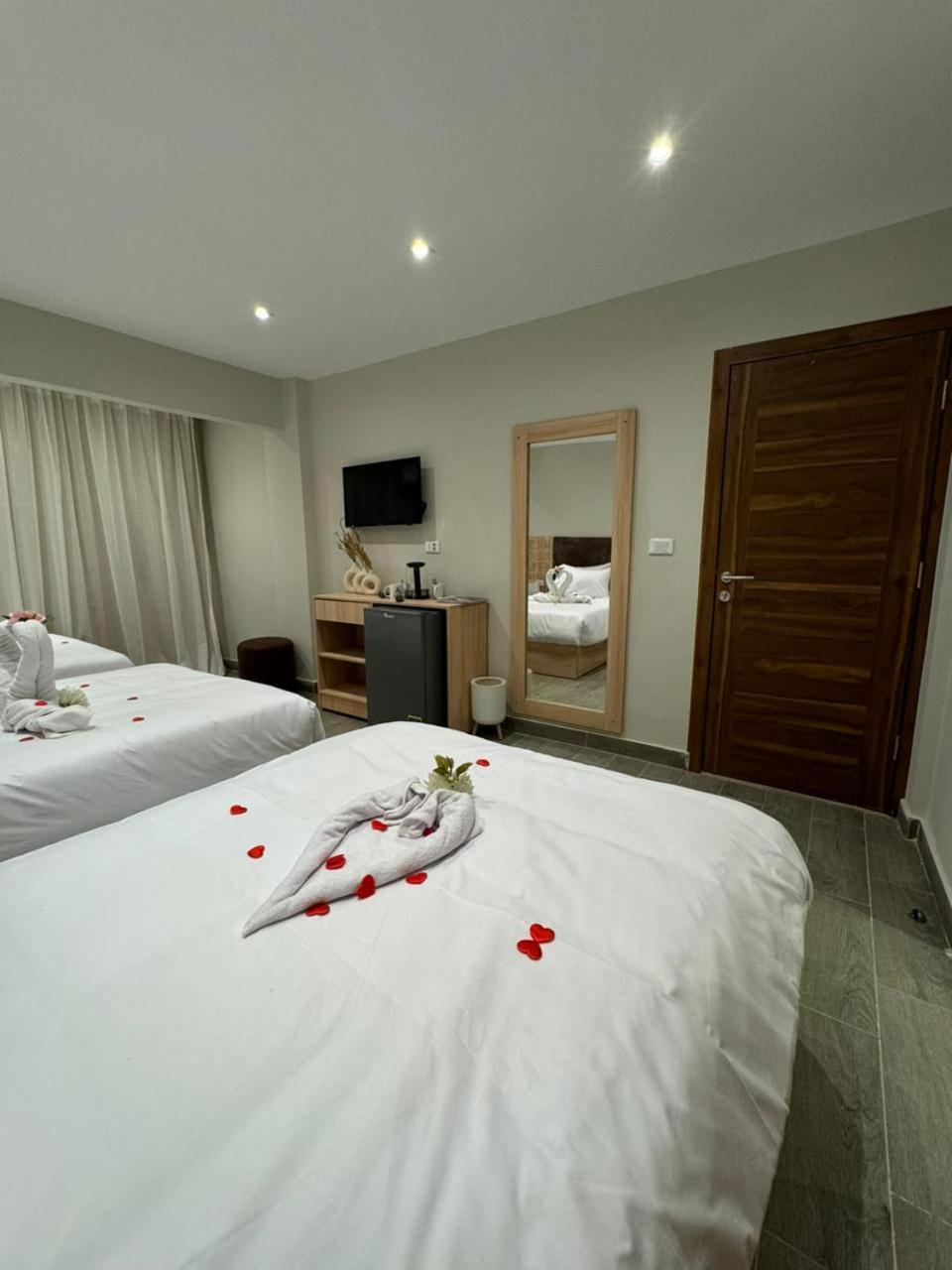 Khufu Pyramids Inn Nazlet el-Sîsi Extérieur photo
