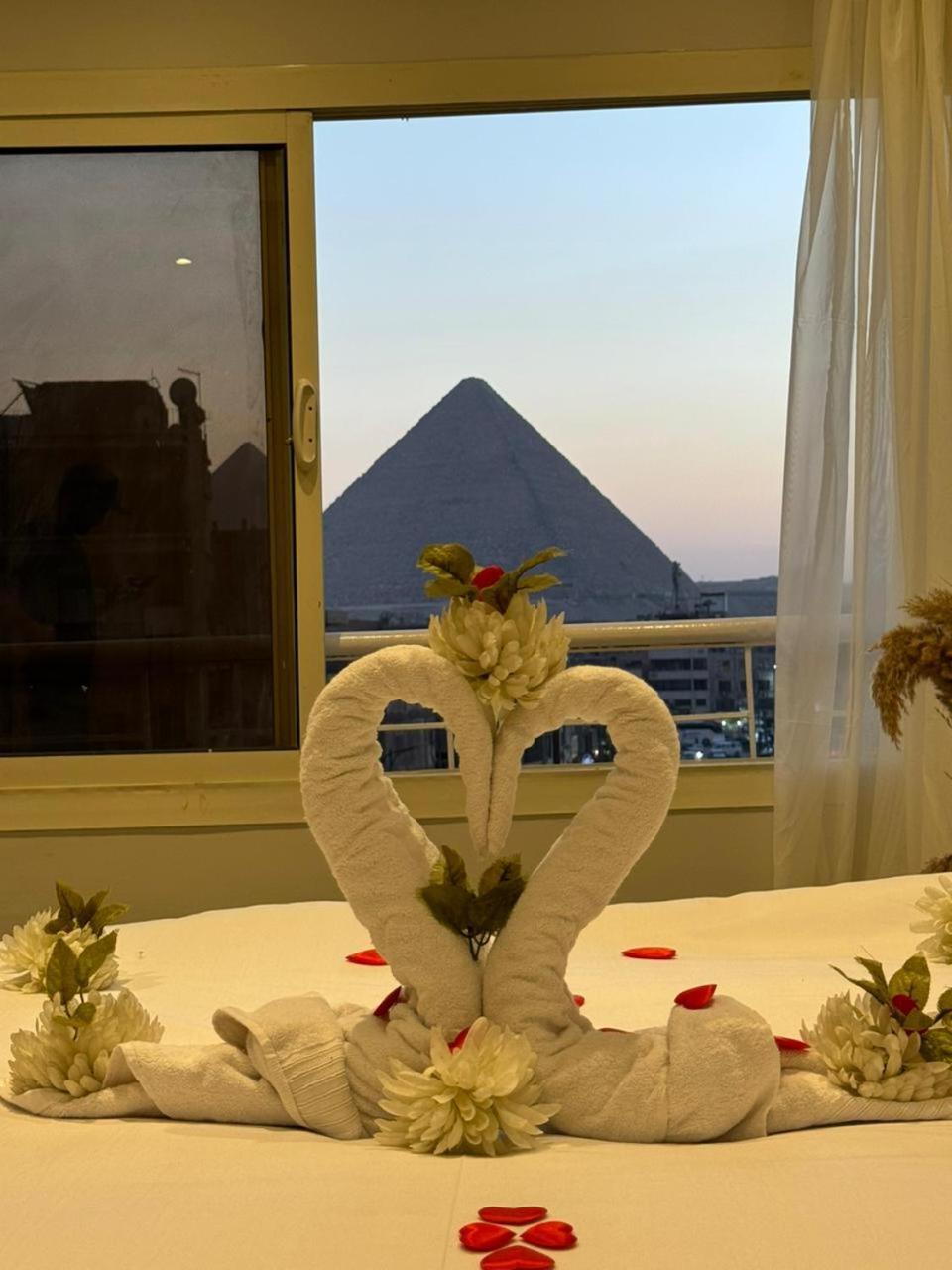 Khufu Pyramids Inn Nazlet el-Sîsi Extérieur photo
